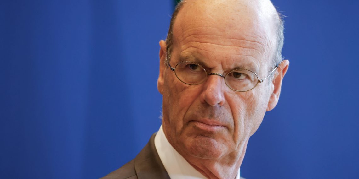 Éric Lombard rétropedale après avoir évoqué une possible tutelle du FMI pour la France