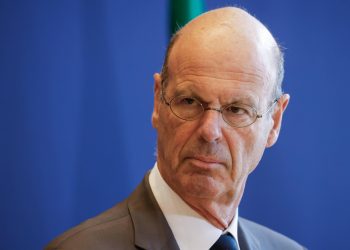 Éric Lombard rétropedale après avoir évoqué une possible tutelle du FMI pour la France