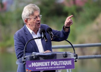 «Nous vous mettrons en prison» : Jean-Luc Mélenchon menace les préfets