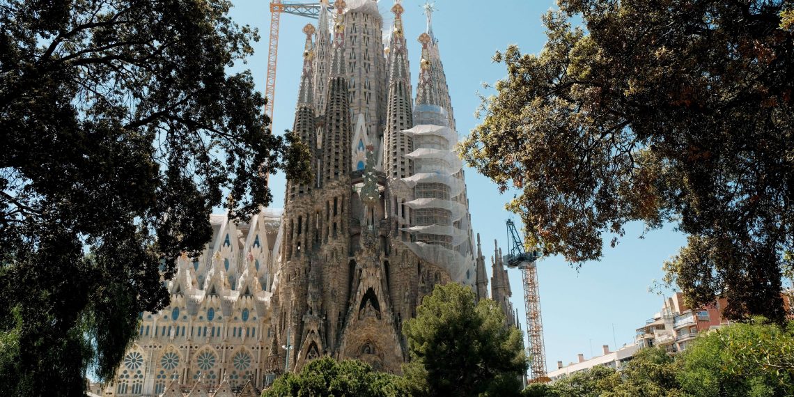 Barcelone : la Sagrada Familia aspergée de peinture par des militants écologistes