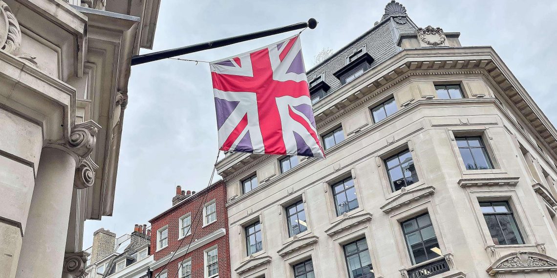 Royaume-Uni : des élèves de primaire incités à écrire des cartes de Saint-Valentin pour des demandeurs d’asile
