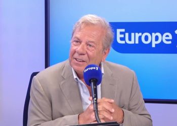 Addiction au téléphone portable : «Il y a une prise de conscience» chez les collégiens, rapporte Philippe Coléon