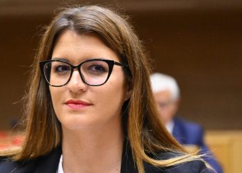 «Tu pourrais être ma petite sœur» : Marlène Schiappa apporte son soutien à Claire Geronimi, violée par un OQTF
