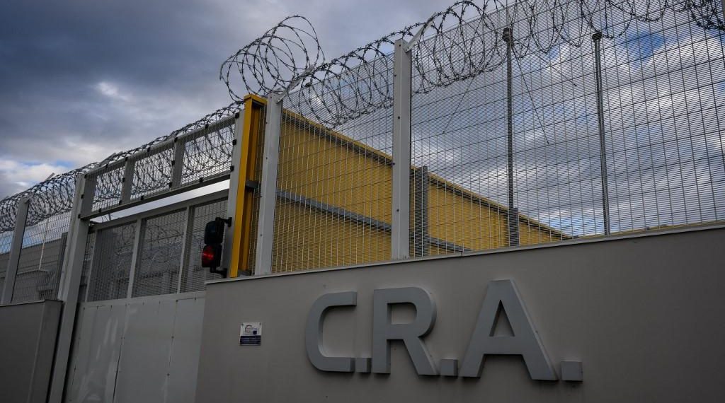 SONDAGE – Immigration : 86 % des Français veulent incarcérer les OQTF avant leur expulsion