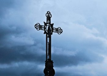 Croix arrachée à Nice : une attaque contre nos racines