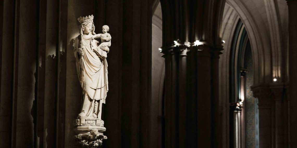 «Antichristianisme primaire» : une statue de la Vierge incendiée dans une basilique des Côtes-d’Armor