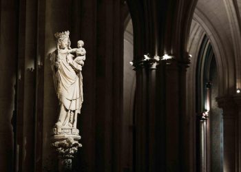 «Antichristianisme primaire» : une statue de la Vierge incendiée dans une basilique des Côtes-d’Armor