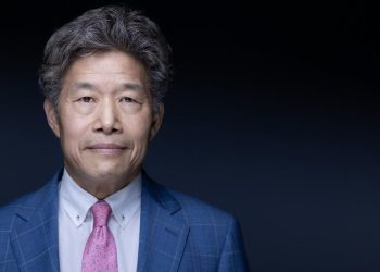 Mode : le président de Shein vante la «glocalisation» et le commerce à la demande