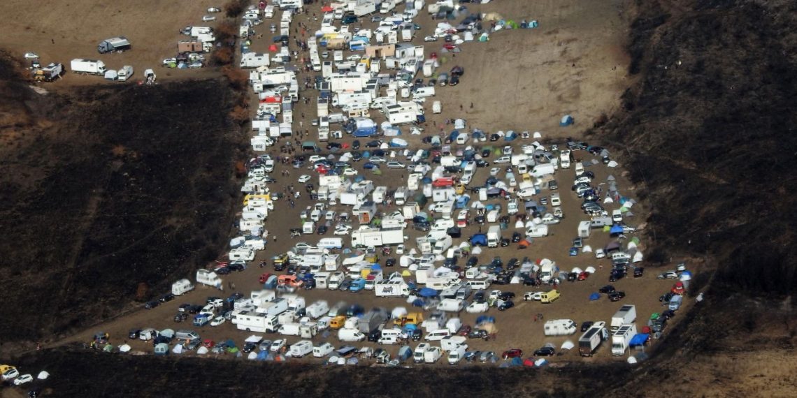 Rave party dans l’Aude : «Tout est piétiné», après le départ des derniers fêtards, les agriculteurs constatent les dégâts