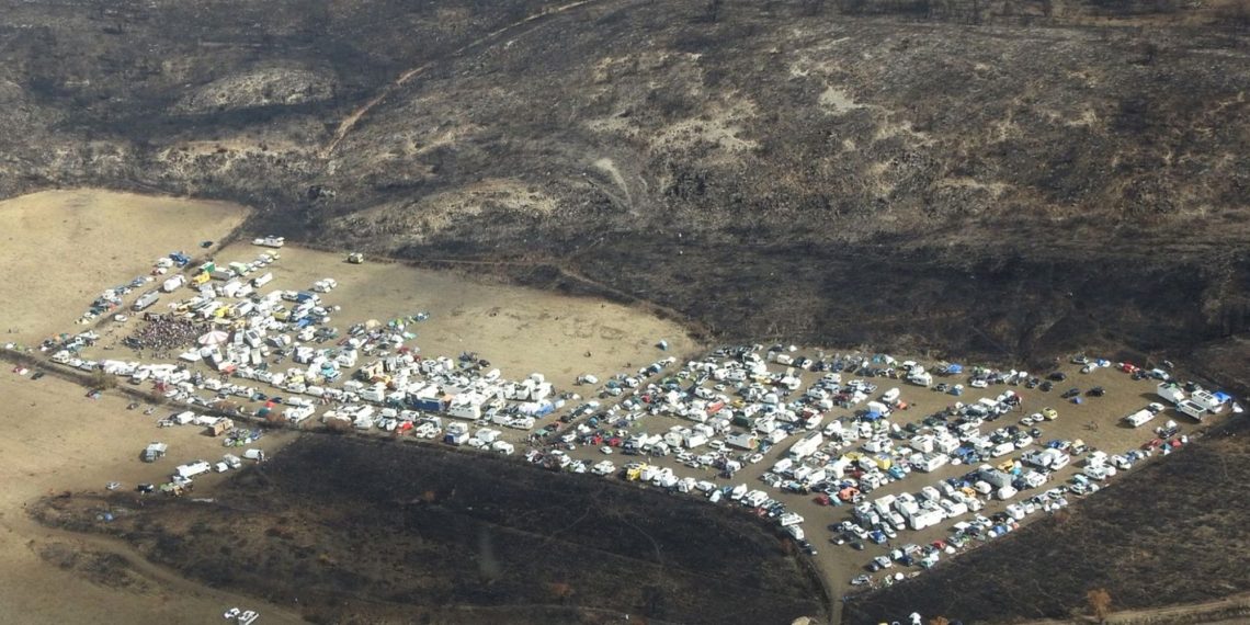Occitanie : une rave-party sur les cendres de l’incendie indigne habitants et vignerons