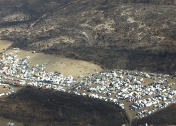 Occitanie : une rave-party sur les cendres de l’incendie indigne habitants et vignerons