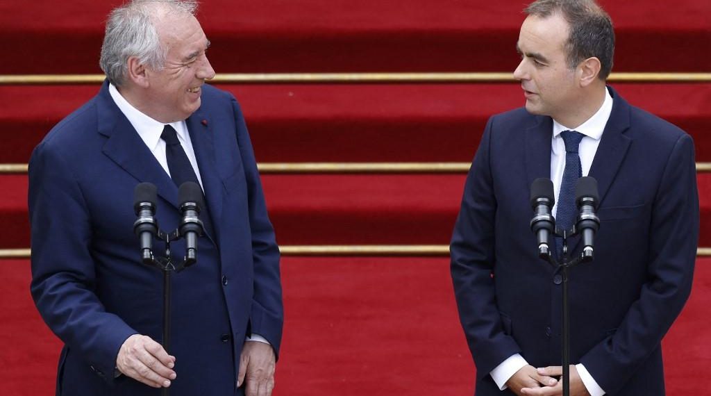 «On va y arriver» : les mots de Sébastien Lecornu lors de sa passation de pouvoir avec Bayrou