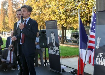 «Le sacrifice et la mort de Charlie Kirk ne seront pas vains» : hommage à Paris à l’influenceur américain