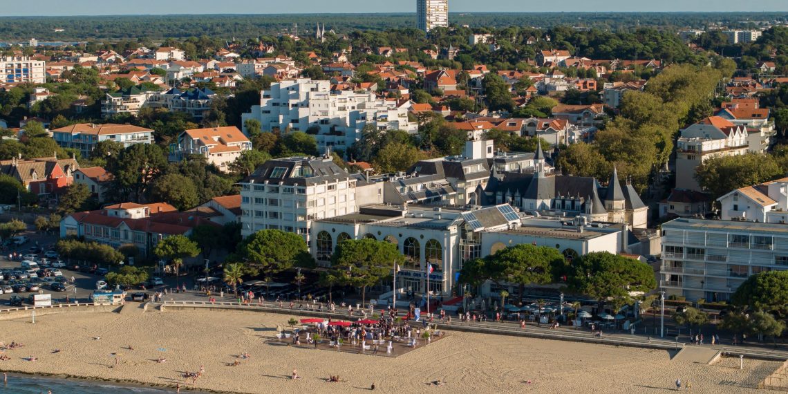 «L’instabilité politique crée une vraie panique» : à la «Plage des entrepreneurs» à Arcachon, des patrons inquiets