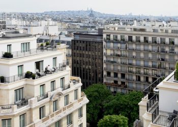 Paris : la coûteuse construction de logements sociaux luxueux dans le Triangle d’or fait scandale
