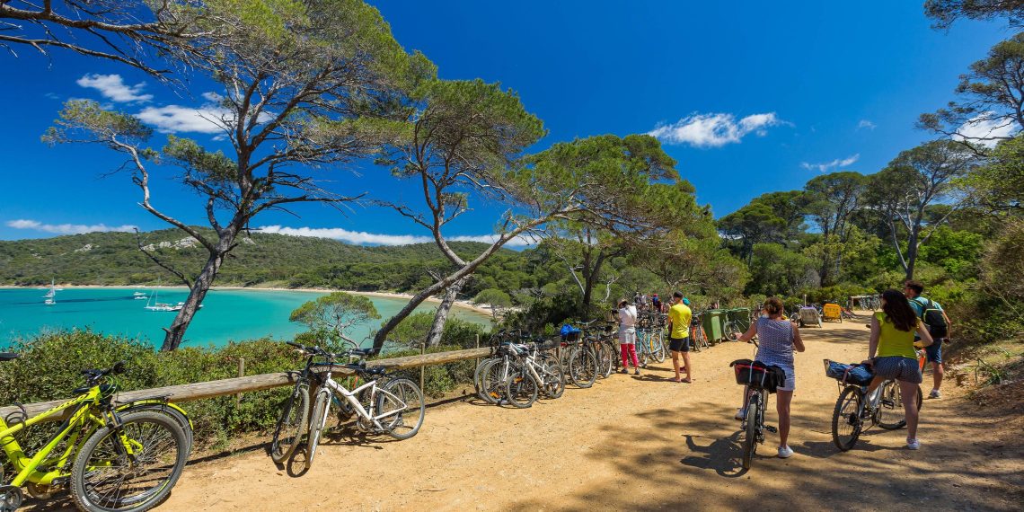 «Recréer du lien» : sur l’île de Porquerolles, orphelins et veufs de gendarmes se retrouvent pour s’entraider