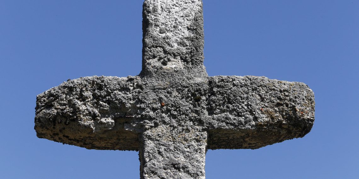 Vandalisme antichrétien : une croix vieille de trois siècles détruite à la masse dans les Pyrénées