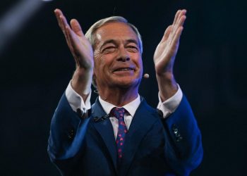 Vers un séisme politique au Royaume-Uni : le parti anti-immigration de Nigel Farage largement en tête des sondages