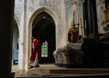 Profanations d’églises dans le Sud-Ouest : hosties volées et crainte de messes sataniques