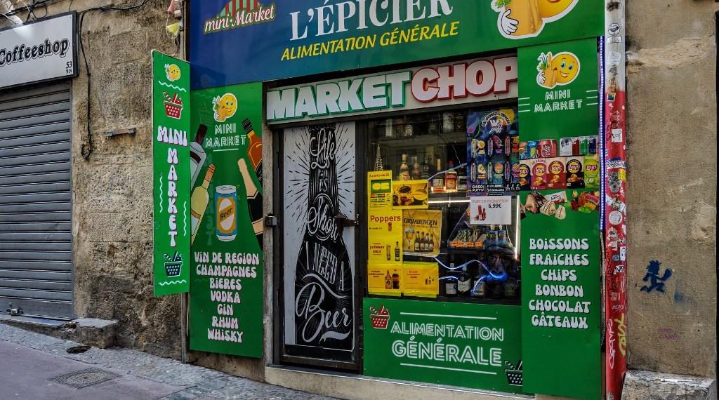 INFO JDD. 30 % des épiceries en France continuent de vendre illégalement des puffs
