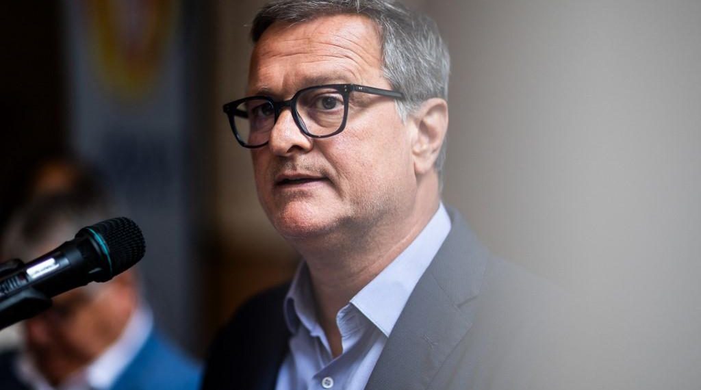 Hommage à Charlie Kirk : Louis Aliot représentera le RN en Arizona