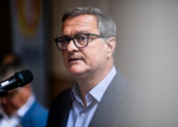Hommage à Charlie Kirk : Louis Aliot représentera le RN en Arizona