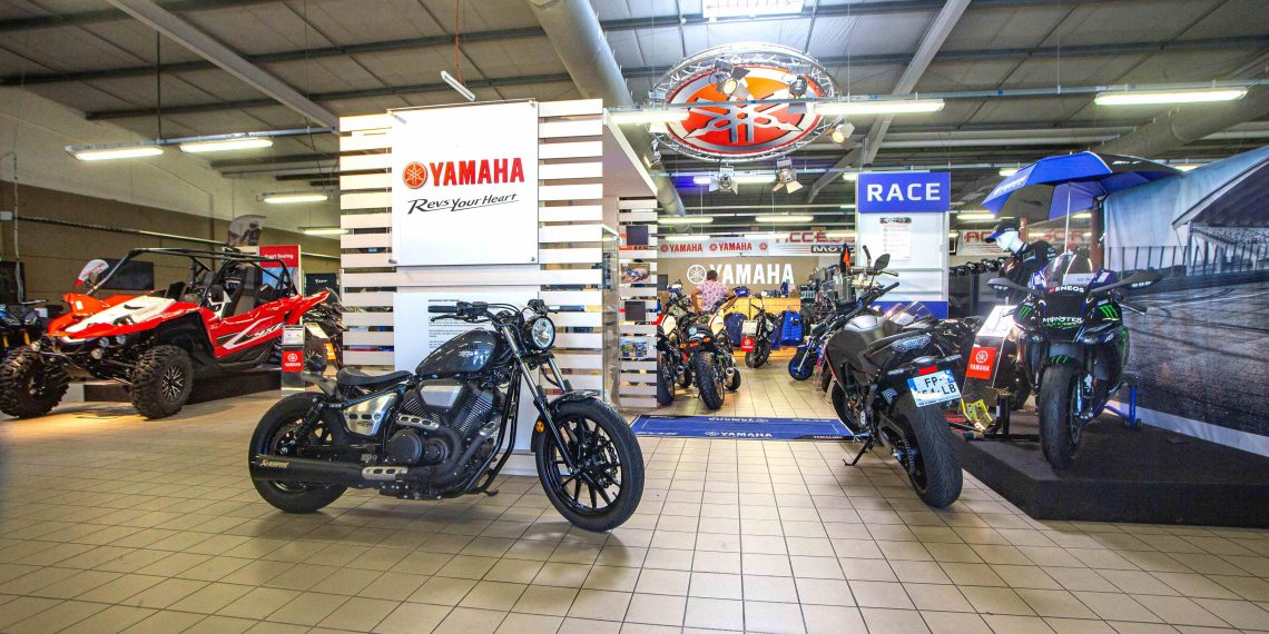 Somme : une horde d’individus cagoulés et armés de haches sème la terreur dans un magasin de motos