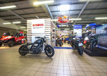 Somme : une horde d’individus cagoulés et armés de haches sème la terreur dans un magasin de motos
