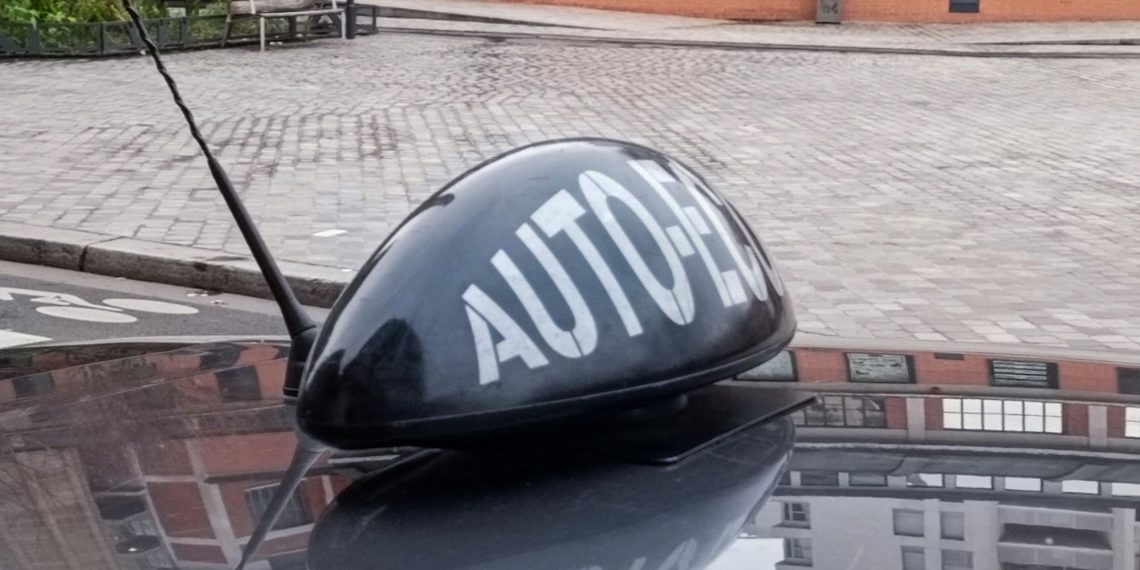 «Mon fils a fait 70 heures, ça m’a coûté 3.500 euros» : quand les heures de conduite font flamber la facture du permis de conduire