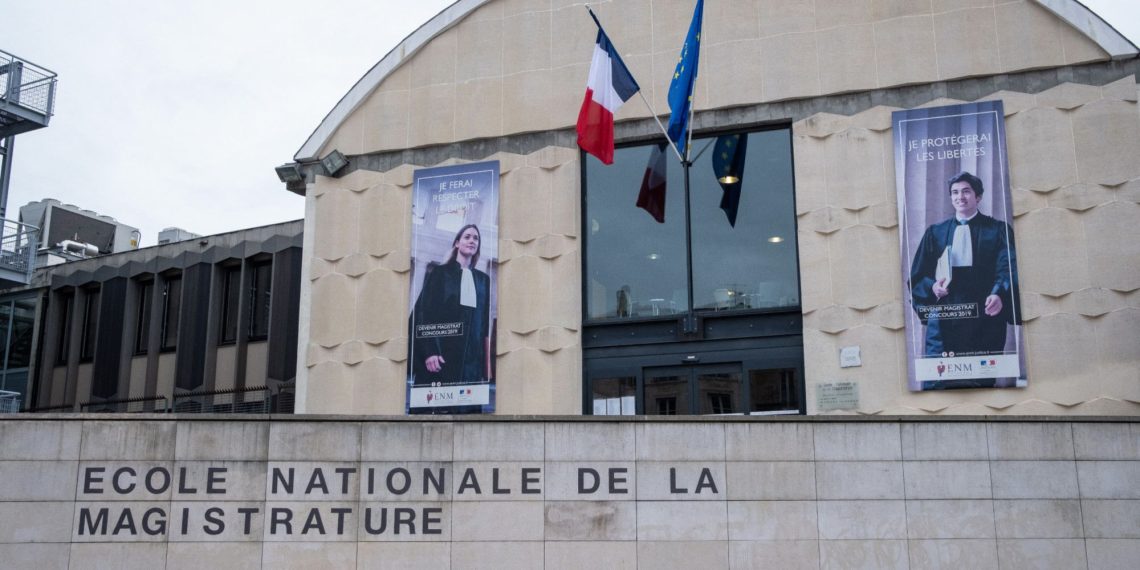 Laïcité : Gérald Darmanin interdit le port du voile à l’École nationale de la magistrature