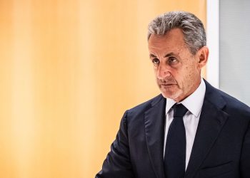 Condamnation de Nicolas Sarkozy : sur Internet, une vingtaine de pétitions voit le jour pour soutenir l’ancien président