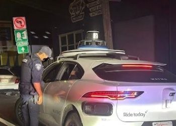 Californie : « Pas de case robot »… Des policiers arrêtent un taxi autonome… et n’arrivent pas à le verbaliser
