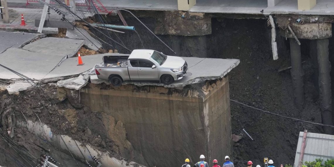 Thaïlande : Une route s’effondre à Bangkok, laissant un gouffre béant impressionnant
