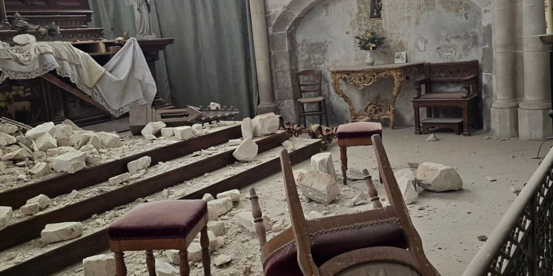 Somme : Le plafond d’une église s’effondre sur le chœur pendant une visite