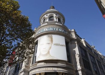 Elle voulait sauter du toit du Printemps à Paris : une femme sauvée par les pompiers