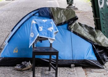 Seine Saint-Denis : Une élue démise de ses fonctions pour avoir hébergé des SDF dans son jardin