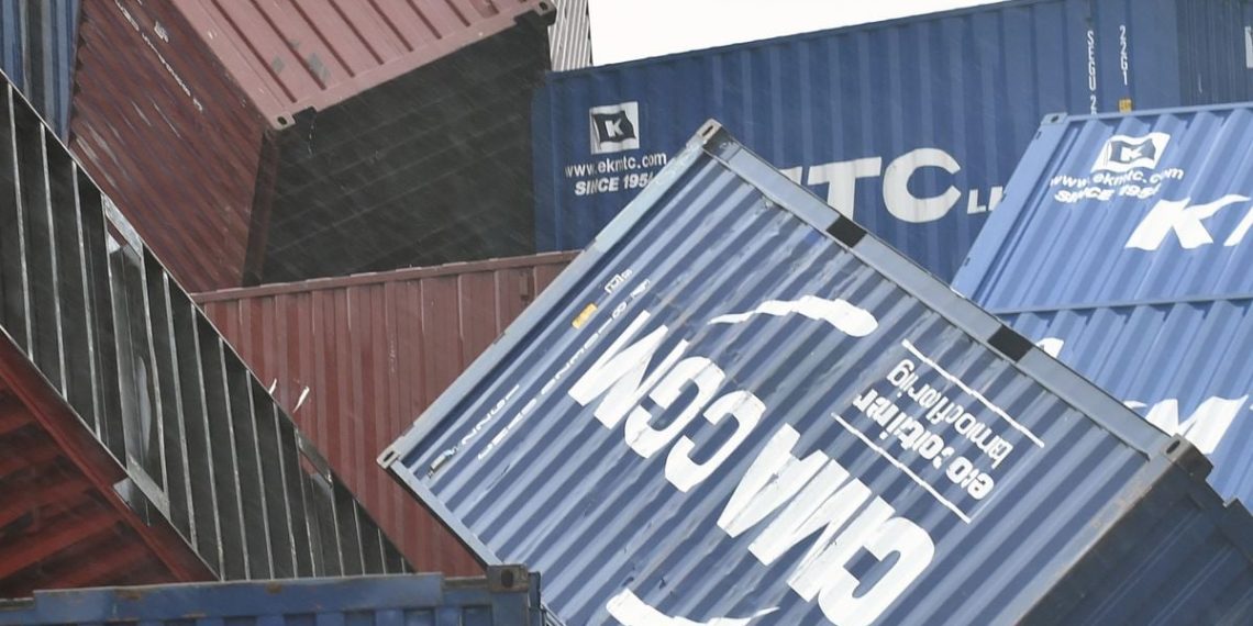 Essonne : Un terrain vague transformé en lieu de stockage de conteneurs excède les riverains