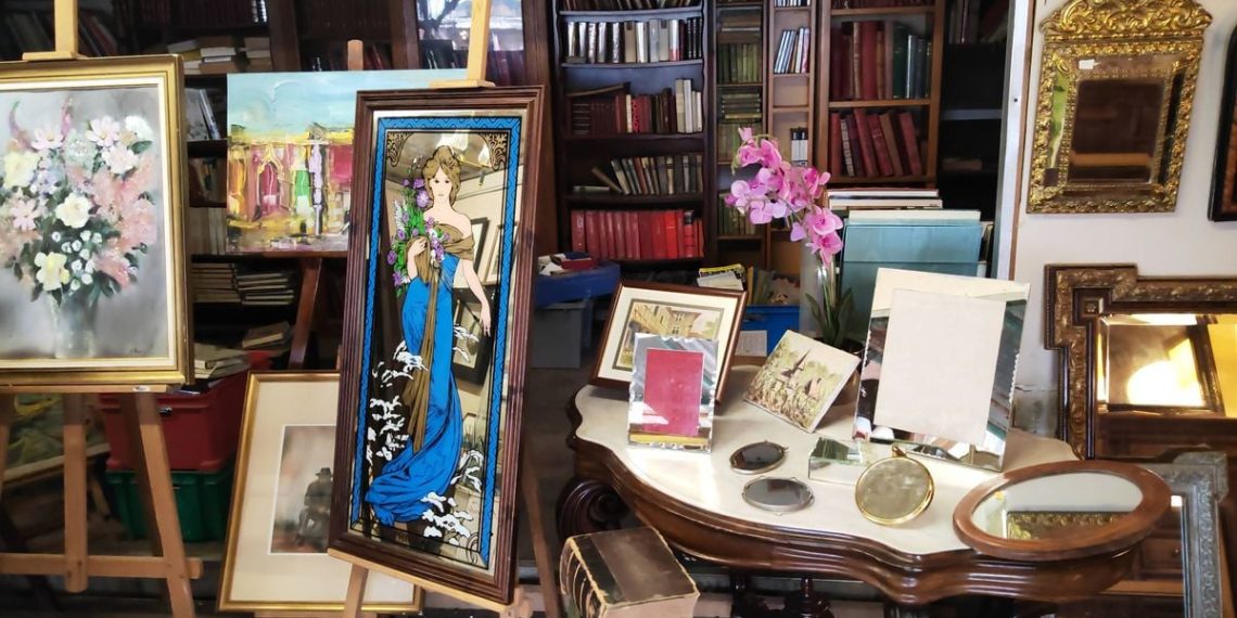 Paris : Un antiquaire dupé par une mystérieuse cliente qui se volatilise avec un butin de 150.000 euros