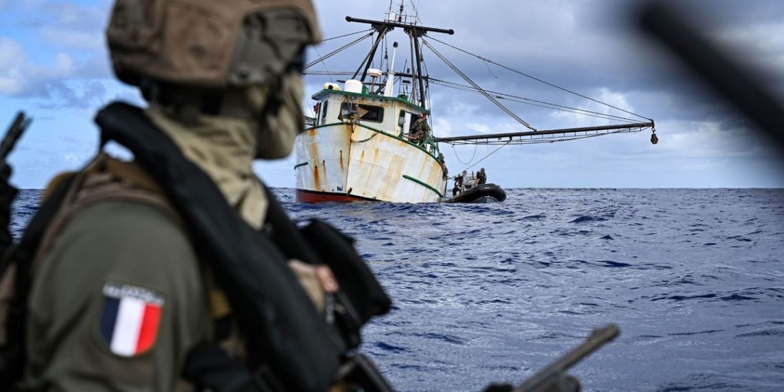 La Marine française saisit près de 10 tonnes de cocaïne sur un bateau de pêche
