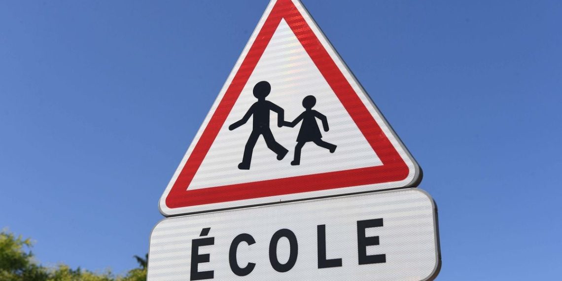 Rouen : Un homme entre dans une école et se cache dans les toilettes