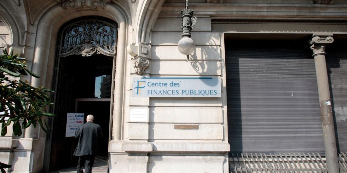 Allier : Des agents des impôts arrosés d’allume-feu par une femme