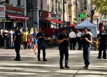 Attaque à Marseille : « Ça lui courait après », puis la police l’a abattu… Le quartier Belsunce sous le choc
