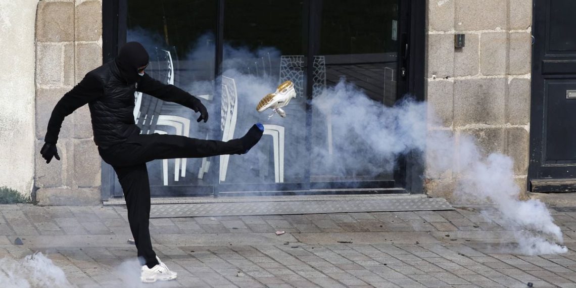 Saint-Étienne : Un restaurant offre 100 repas gratuits et provoque un mouvement de foule