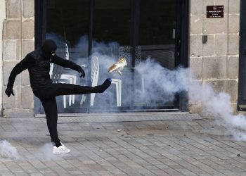 Saint-Étienne : Un restaurant offre 100 repas gratuits et provoque un mouvement de foule