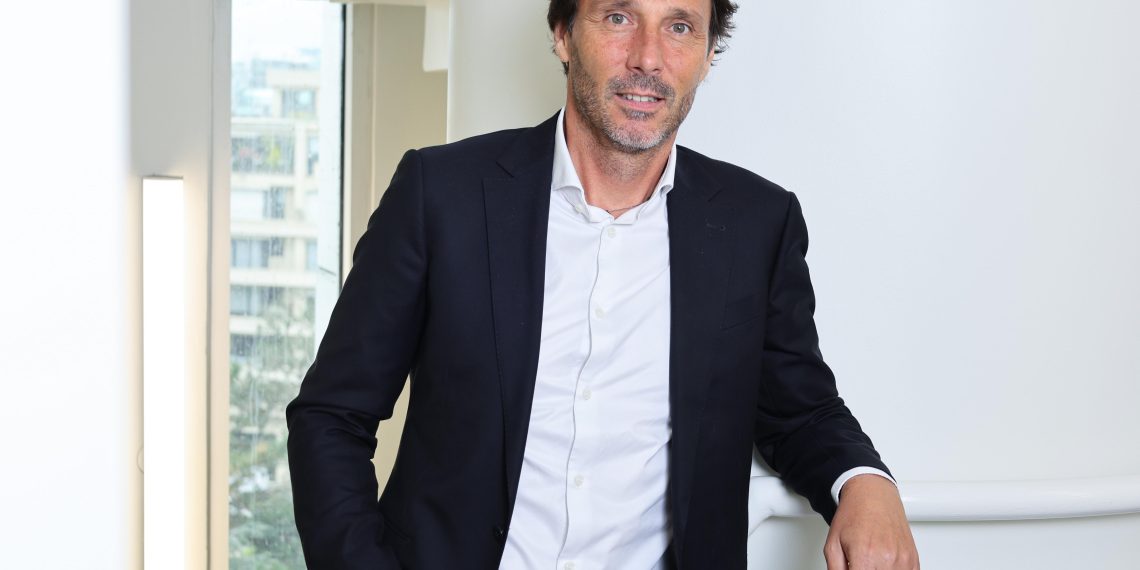 «Voyage au cœur de la folie» : Laurent Layet jette une lumière crue sur le monde de la psychiatrie 