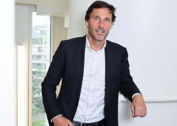 «Voyage au cœur de la folie» : Laurent Layet jette une lumière crue sur le monde de la psychiatrie 