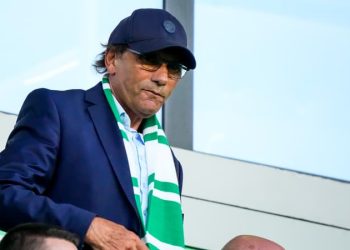 Main aux fesses, léchage de joue, propos déplacés: les témoignages s’accumulent contre l’ancien président de l’ASSE Roland Romeyer