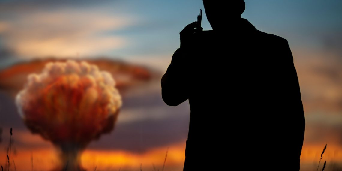 Apocalypse en lettres capitales : trois romans pour dire la fin du monde