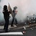 10 septembre : des policiers violemment attaqués par des manifestants devant un lycée parisien