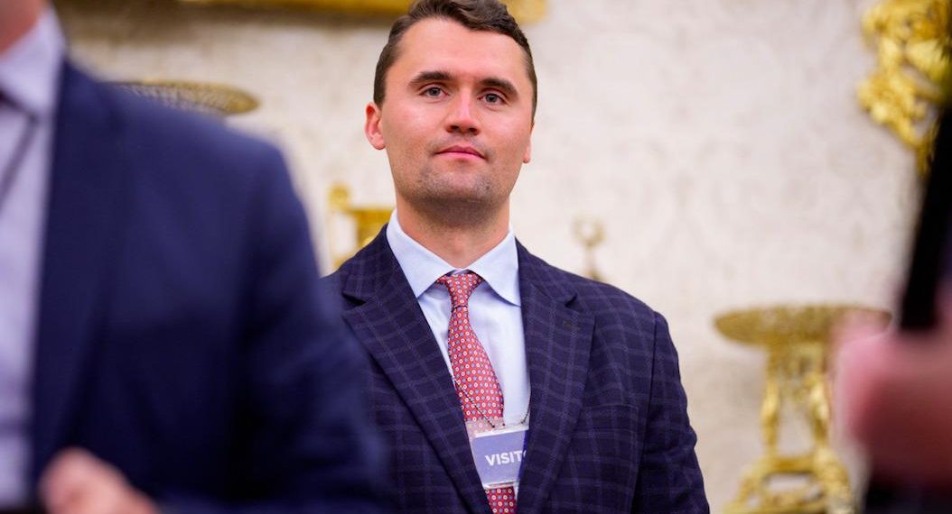 États-Unis : l’influenceur conservateur Charlie Kirk blessé par balle